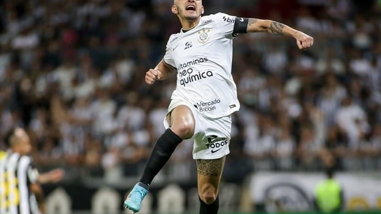 Fábio Santos revive drama de 2022 em reencontro do Corinthians com o Vasco: 