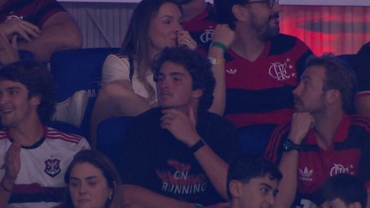 João Fonseca celebra a conquista do Flamengo no Brasileirão; paixão rubro-negra em alta!