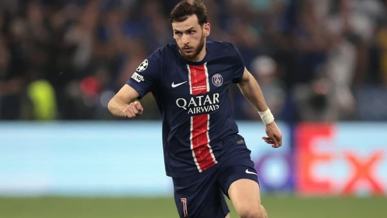 Flamengo e PSG se enfrentam em campo: comparação revela disparidades singulares nas escalações