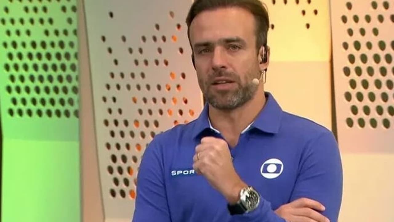 Roger Flores defende ex-Flamengo na Seleção: Convocação mesmo em momento difícil