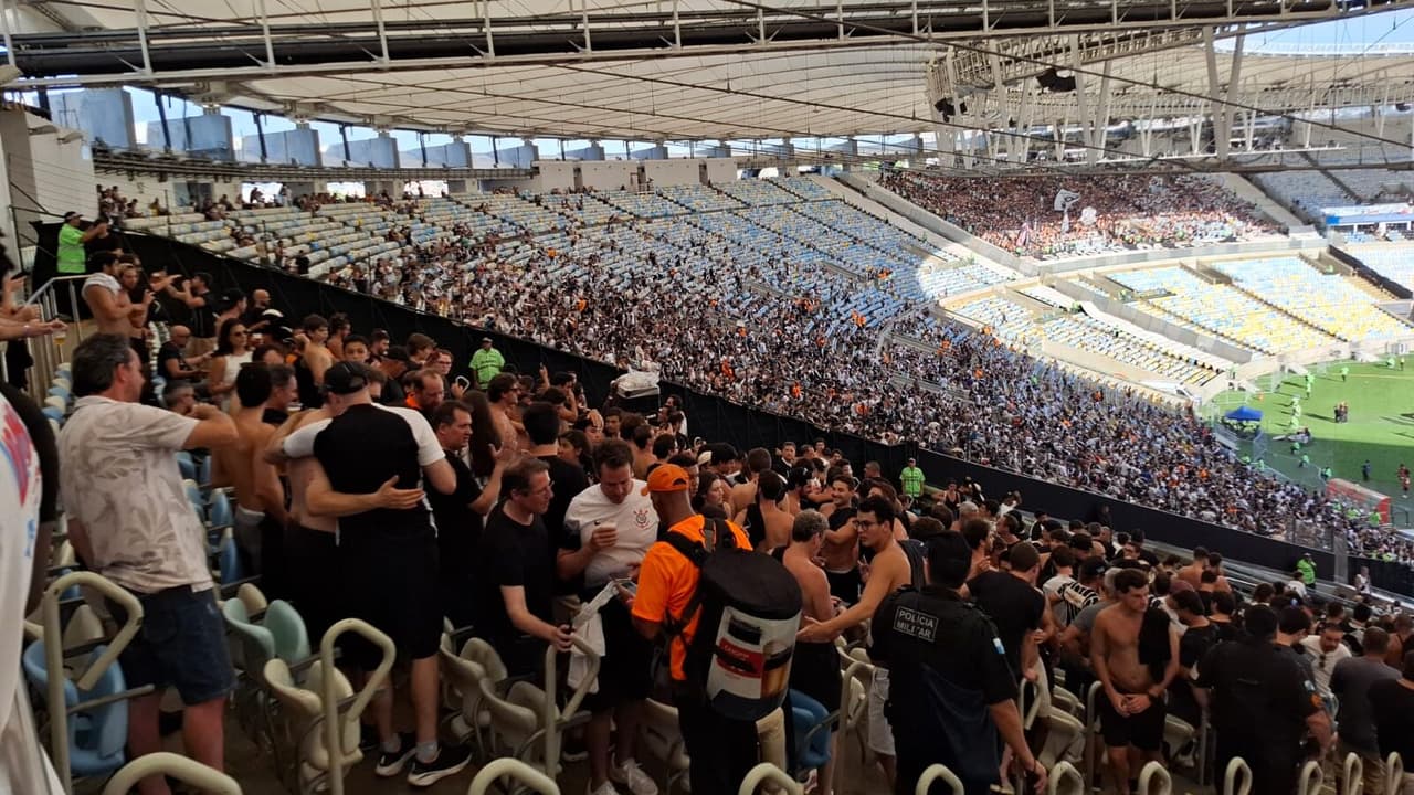 Corintianos invadem setor de vascaínos no Maracanã e provocam tensão antes do clássico