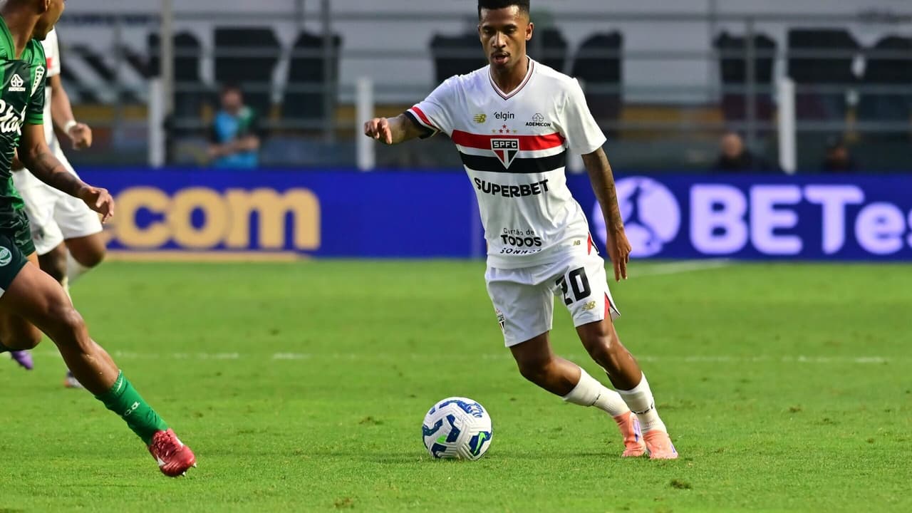 Flamengo reage e intensifica busca por Marcos Antônio; impasse com São Paulo persiste