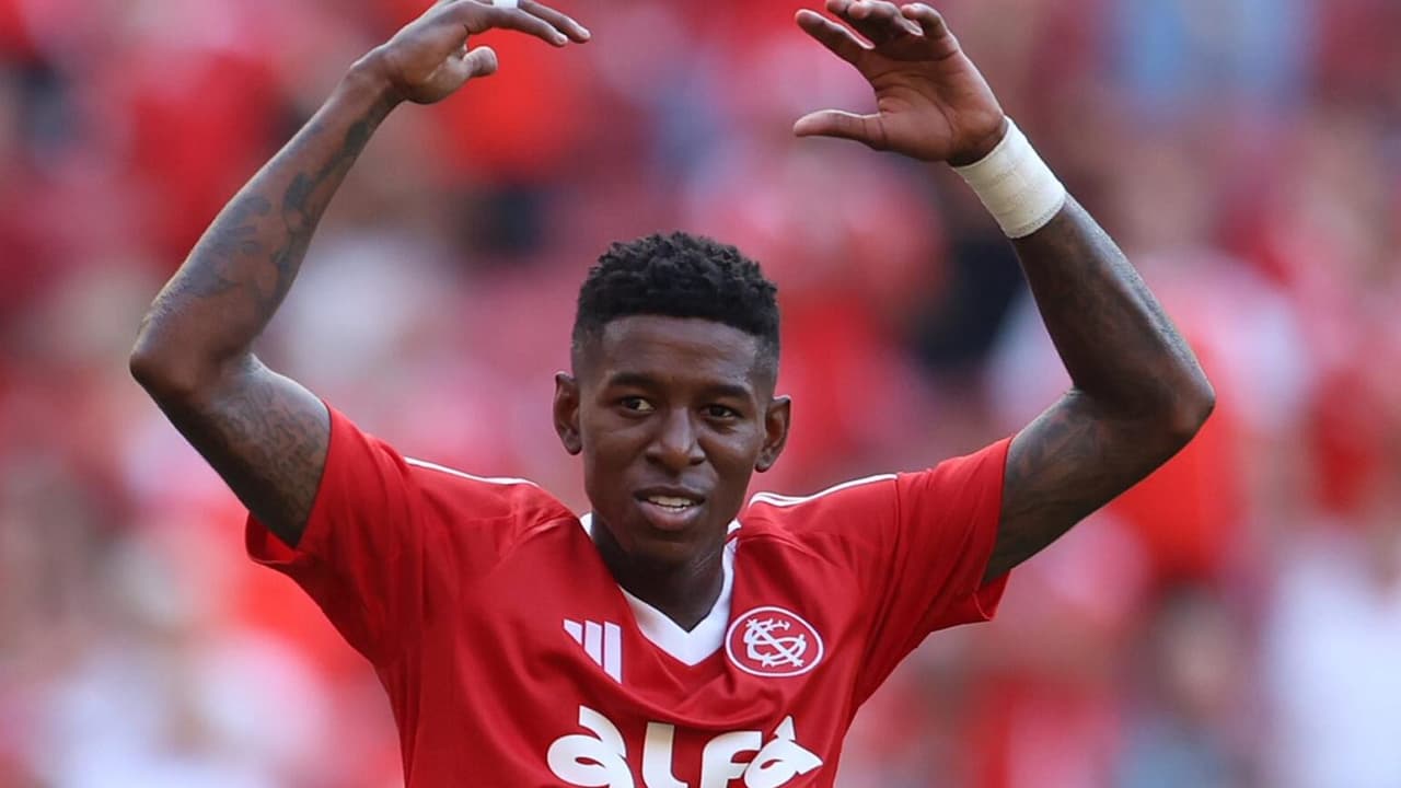 Flamengo dispara recado a Vitão após anúncio; torcedores se mobilizam em apoio e pressão