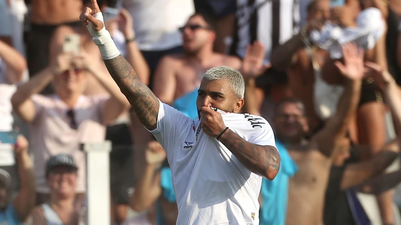 Torcedores do Flamengo e do Cruzeiro reagem à magia de Gabigol: Ele é muito melhor