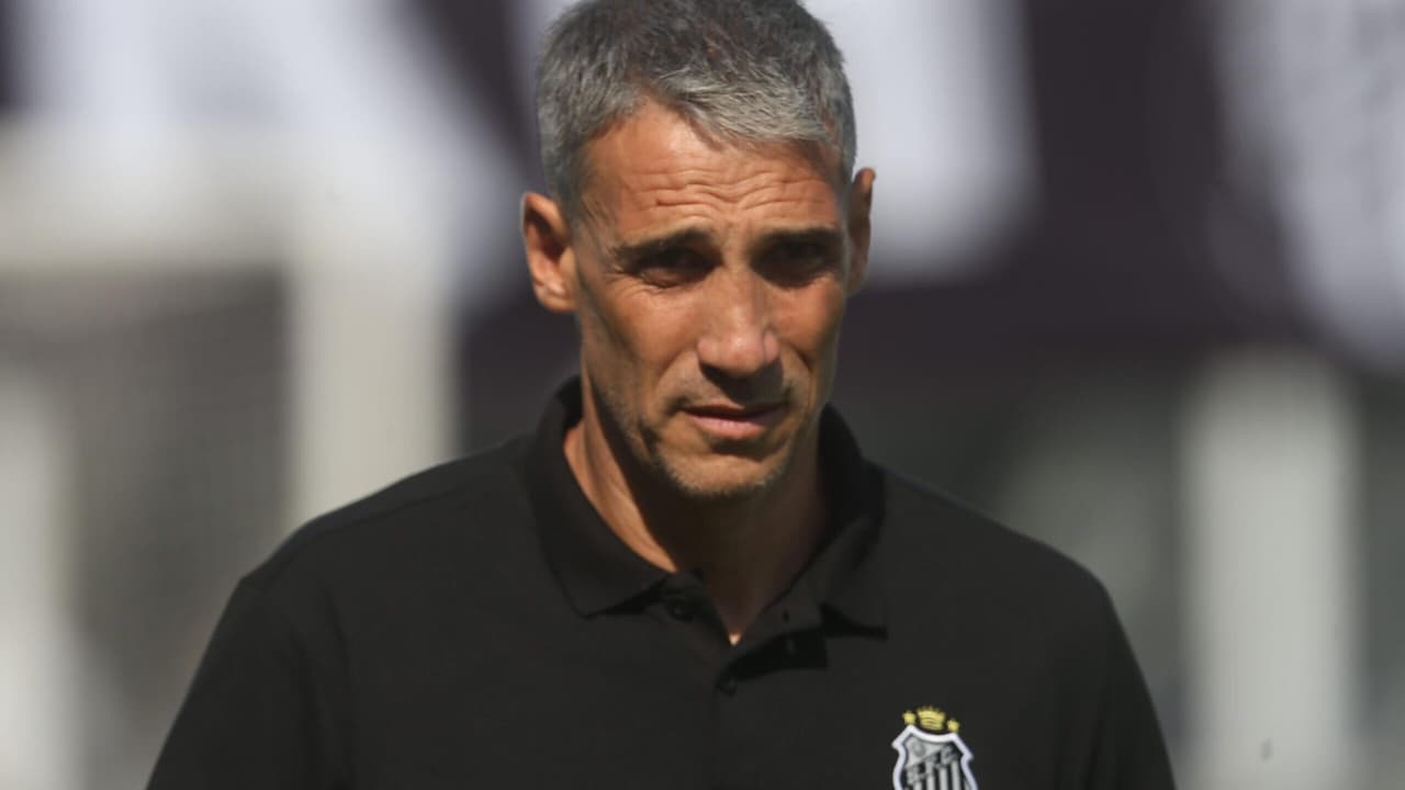 Torcedores do Santos reagem e cobram respostas de Vojvoda após derrota amarga para o Palmeiras