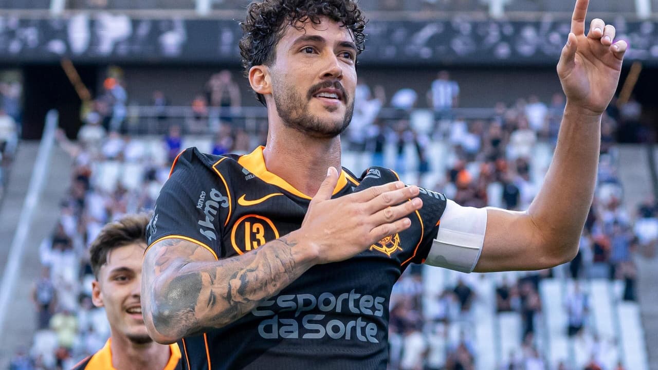 Gustavo Henrique exalta evolução em cobranças de falta após vitória decisiva do Corinthians