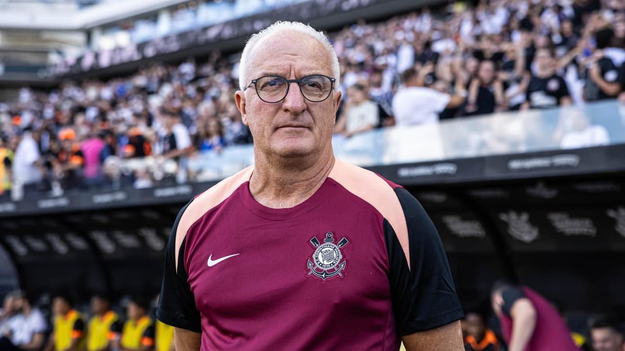 Dorival valoriza a performance do Corinthians, mas alerta sobre os perigos do Paulistão: 