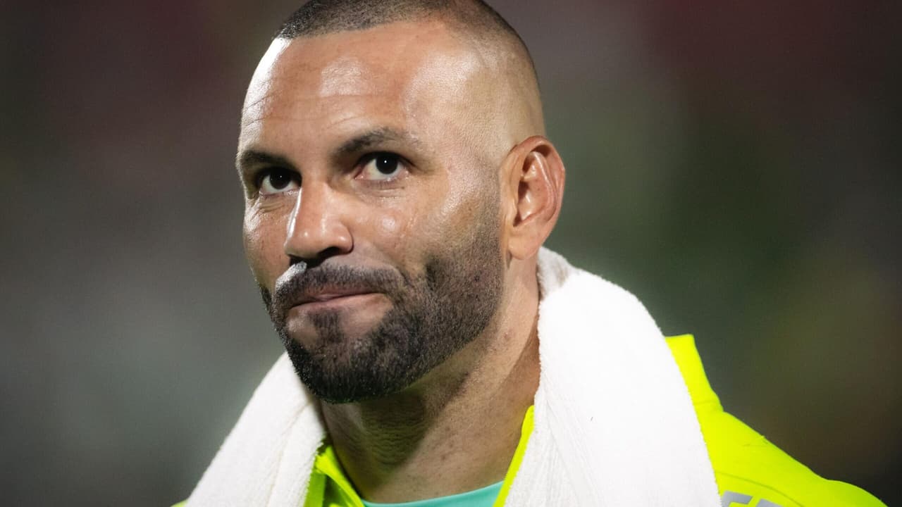 Torcida do Palmeiras cobra posicionamento de Weverton após acerto surpreendente com o Grêmio