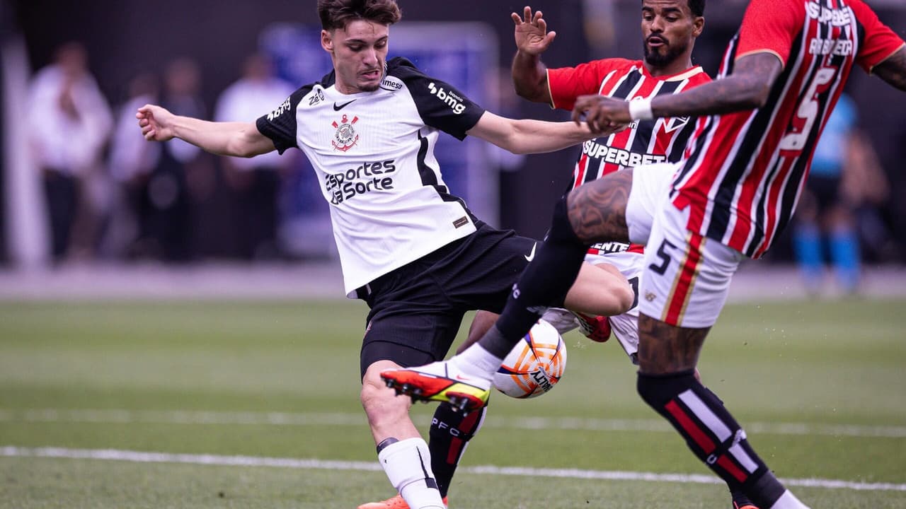 Corinthians empata com São Paulo no último instante, impulsionado pela estrela de Bidon