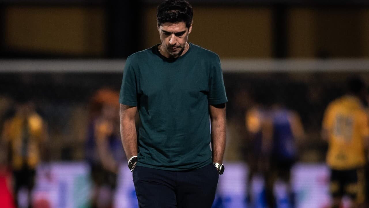 Abel Ferreira é criticado: vexame do Palmeiras levanta questionamentos sobre elenco e diretoria