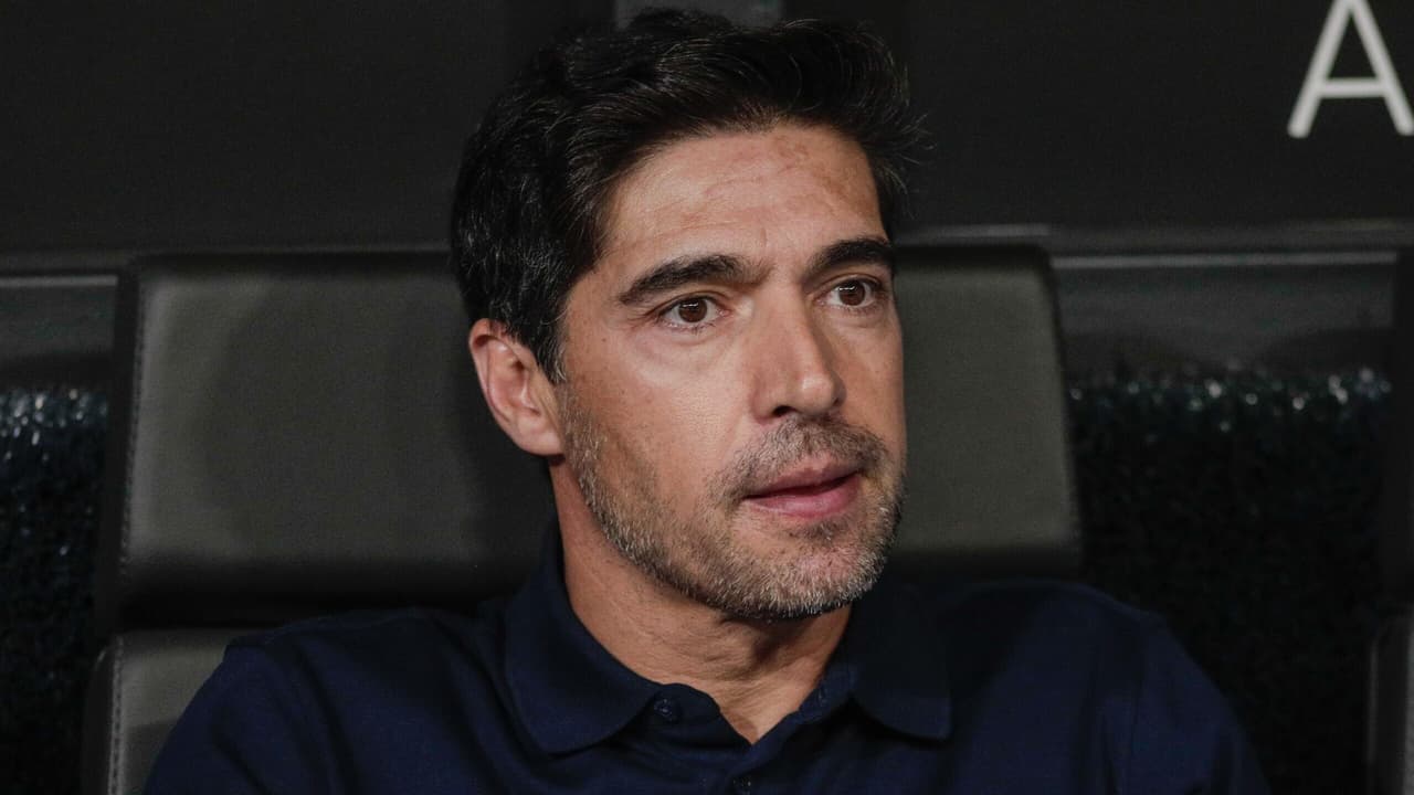 Abel Elogia Força do Palmeiras na Estreia e Analisa Erros Cruciais no Atlético