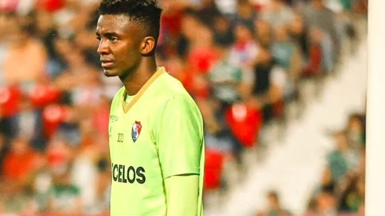 Flamengo desafia Botafogo com proposta por Andrew, intensificando disputa no mercado de transferências