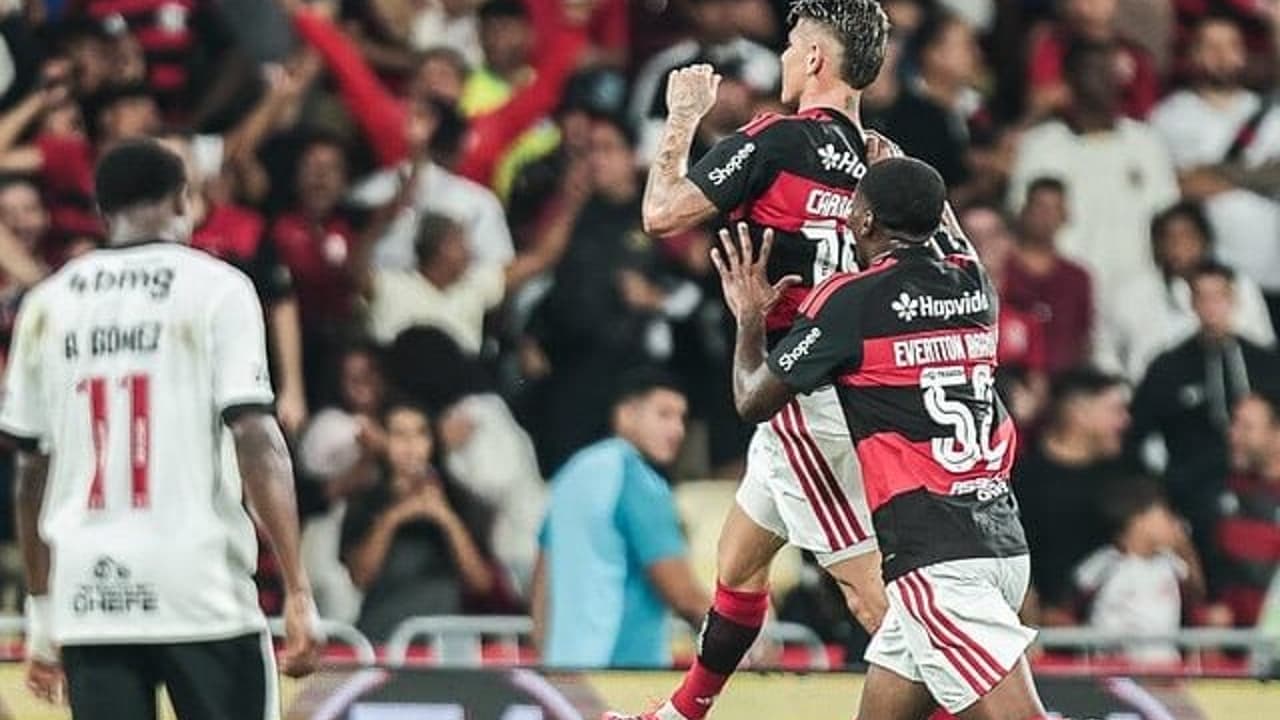 Expulsão de jogador no clássico entre Flamengo e Vasco gera debate acalorado entre ex-atletas