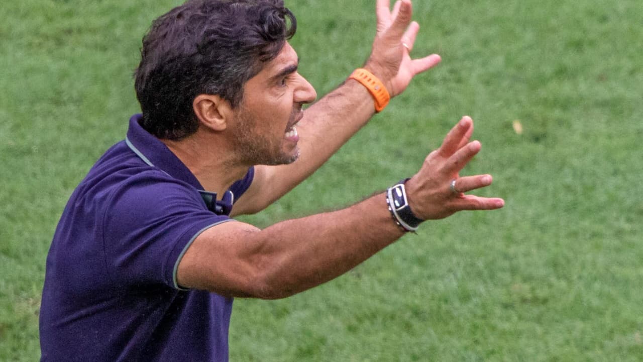 Polêmica em campo: Dublador revela gritos de Abel e árbitro é contestado após Palmeiras x Santos