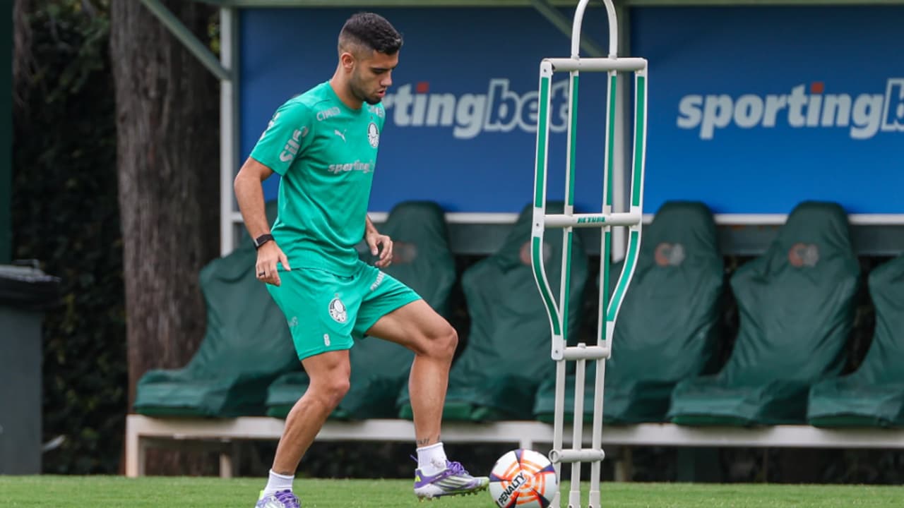 Andreas avança em recuperação no Palmeiras, enquanto Vitor Roque faz exames no joelho em alerta