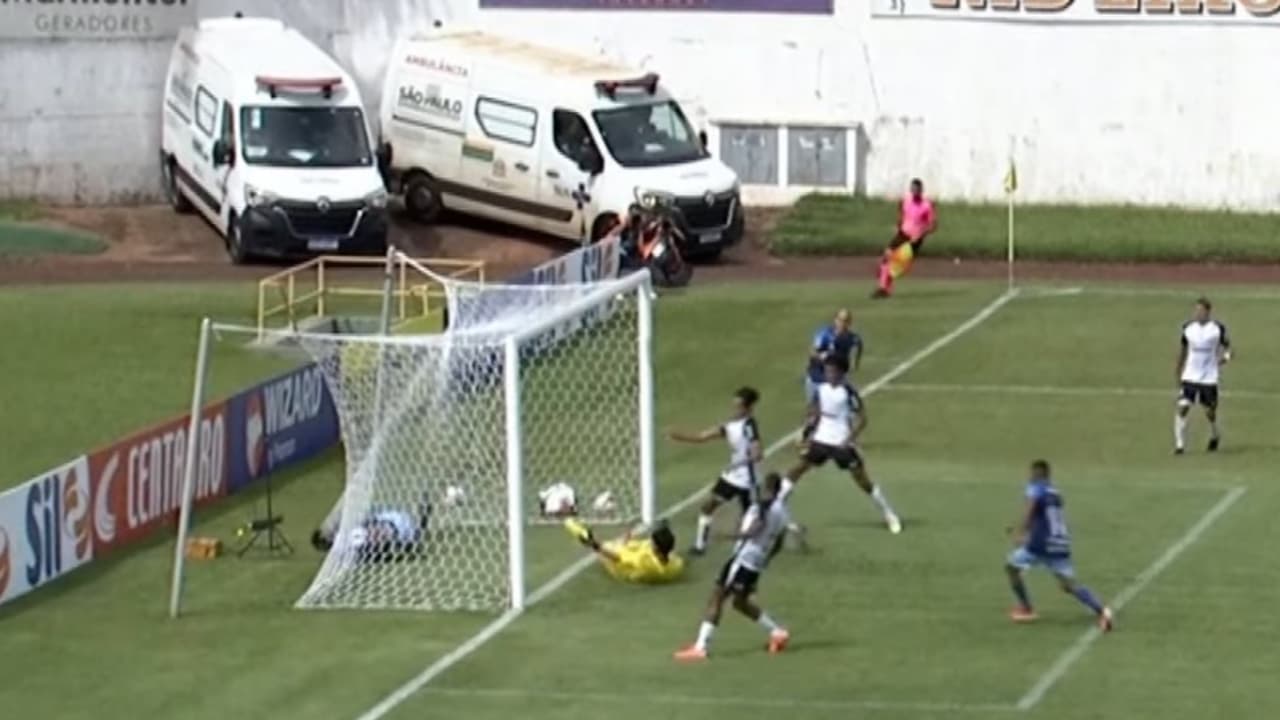 Goleiro do Corinthians faz defesa impressionante na Copinha e torcedores clamam: 
