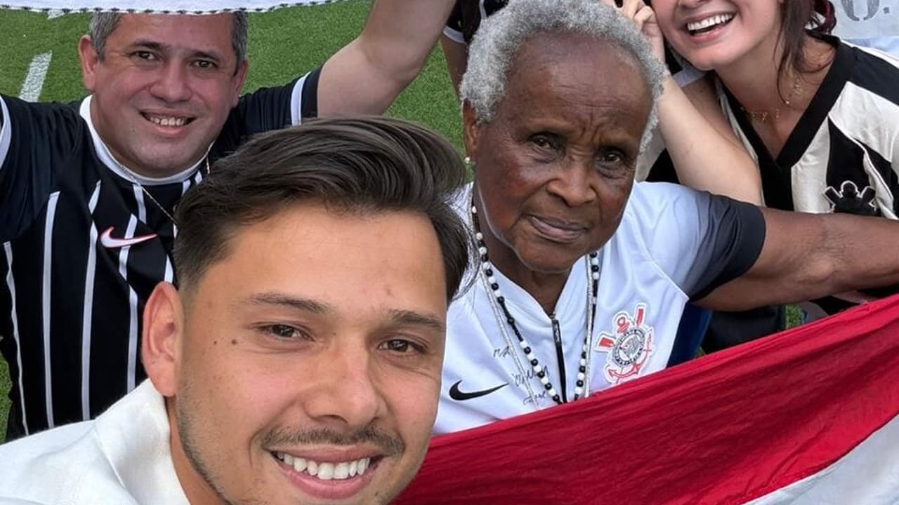 Corinthians presta homenagem a Romero antes do duelo decisivo contra a Ponte Preta