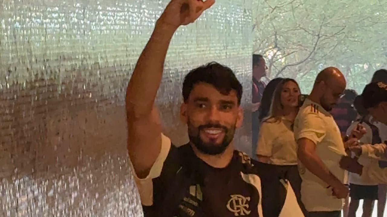 Flamengo é Recepcionado em Brasília com Grande Apoio da Torcida para Disputa da Supercopa