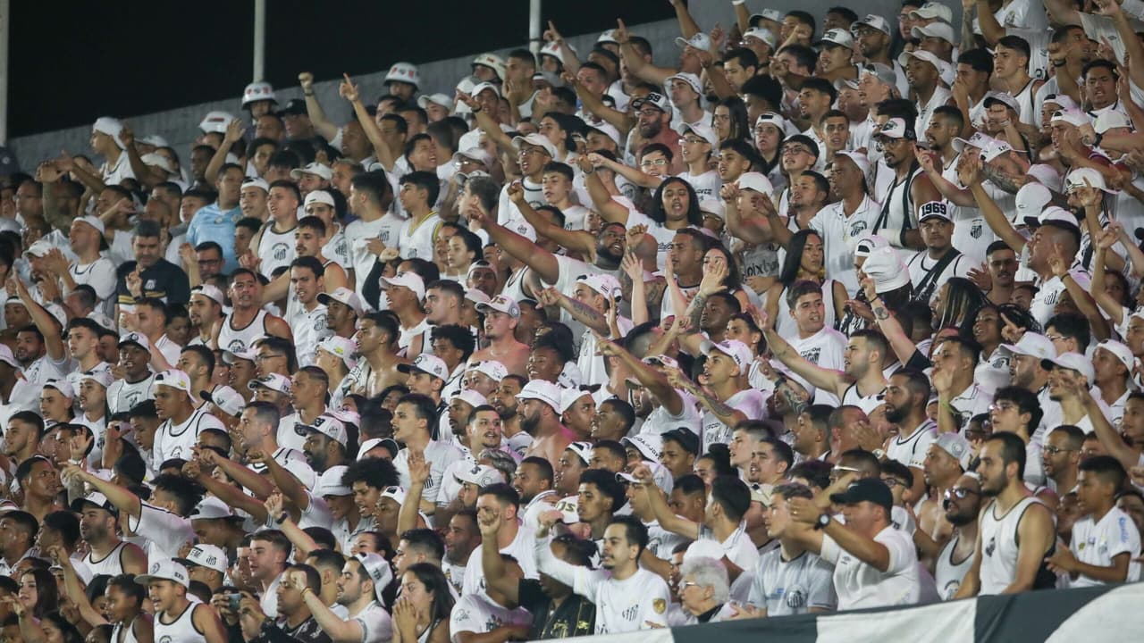 Torcedores do Santos se irritam com atacante contra o Guarani :  Incapaz  