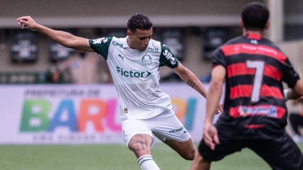 Palmeiras sofre com lesão de zagueiro titular em Copa São Paulo e busca alternativas urgentes