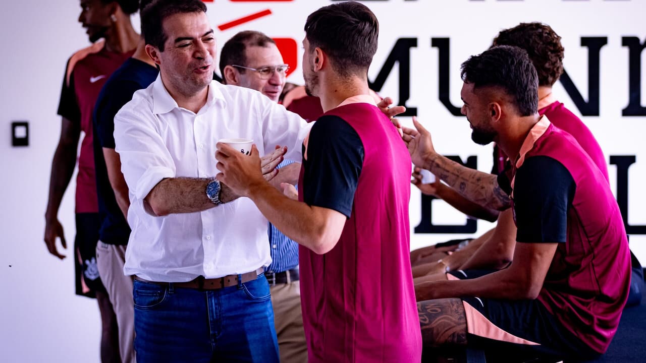 Marcelo Paz exalta união e clima positivo no Corinthians durante início de trabalho intensivo
