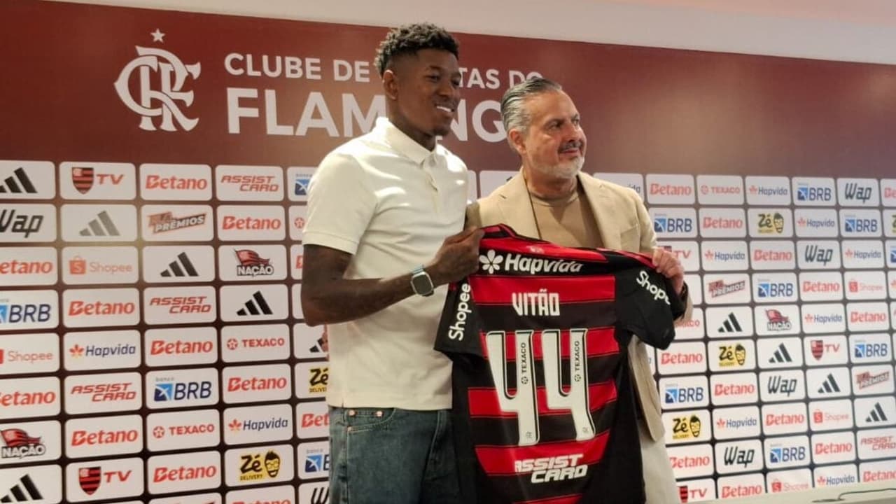 Vitão se emociona ao ser apresentado pelo Flamengo: Sonho realizado em clima de festa