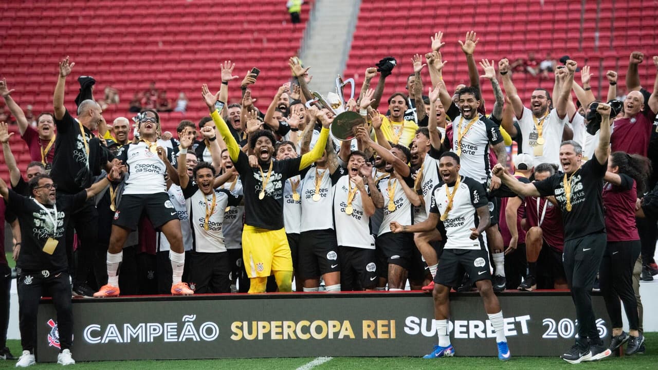 Memphis Conquista o Terceiro Título pelo Corinthians, Mas Reconhece Desafios Internos no Clube
