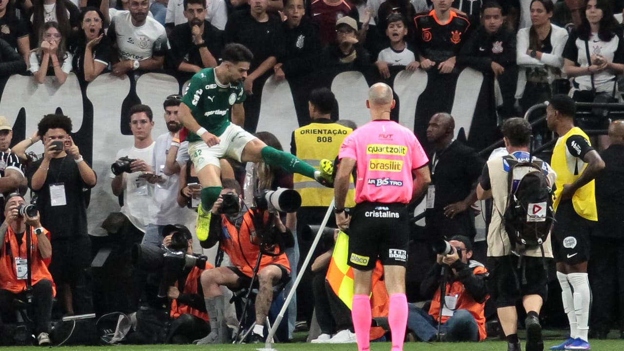 Palmeiras Garante Vaga na Próxima Fase do Paulistão com Vitória Sobre o Corinthians