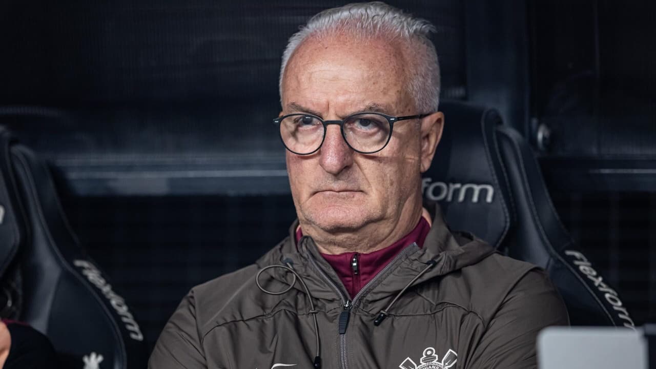 Dorival defende Memphis após pênalti perdido e ressalta domínio em campo