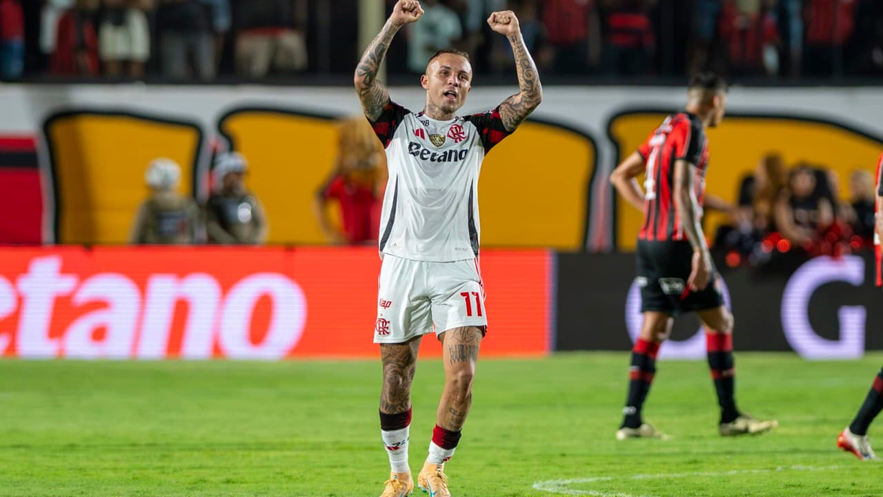 Flamengo conquista primeira vitória no Brasileirão após duelo emocionante contra o Vitória; confira os gols!