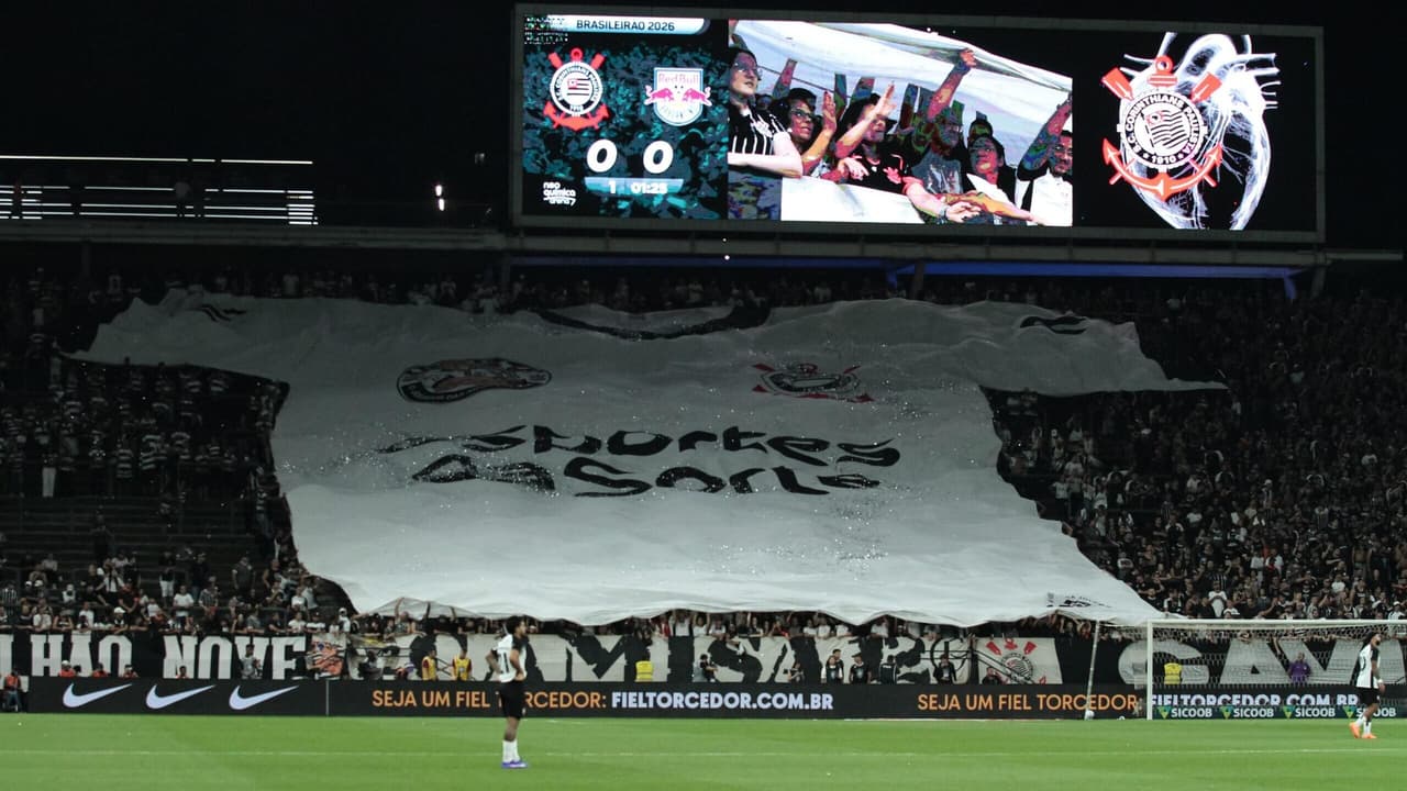 Zakaria, novo reforço do Corinthians, prestigia vitória do Timão sobre o Bragantino na Neo Química Arena