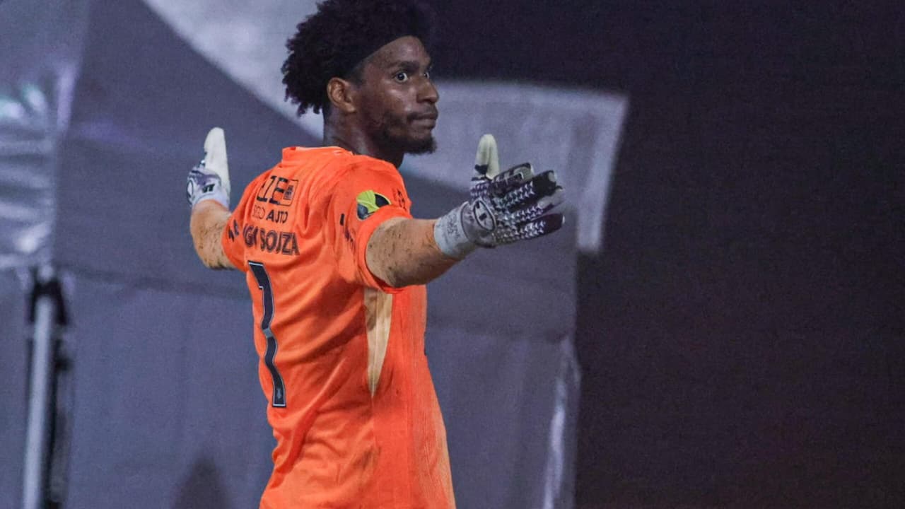 Portuguesa inicia investigação para identificar torcedores envolvidos em injúria racial contra Hugo Souza