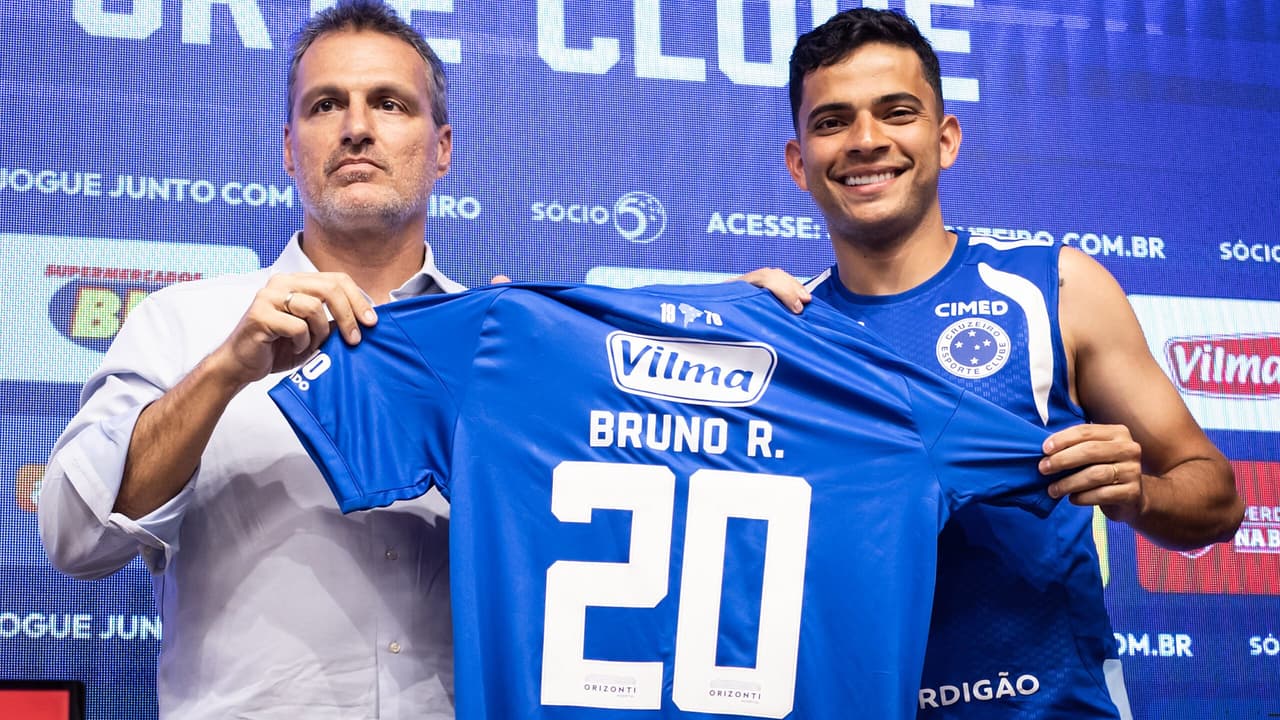 Bruno Rodrigues Justifica Opção pela Camisa 9 e o Desafio no Cruzeiro