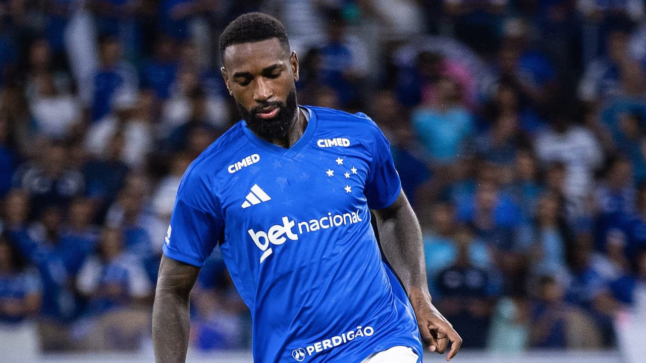 Gerson sai de campo em Cruzeiro x Pouso Alegre com lesão no joelho e preocupa equipe