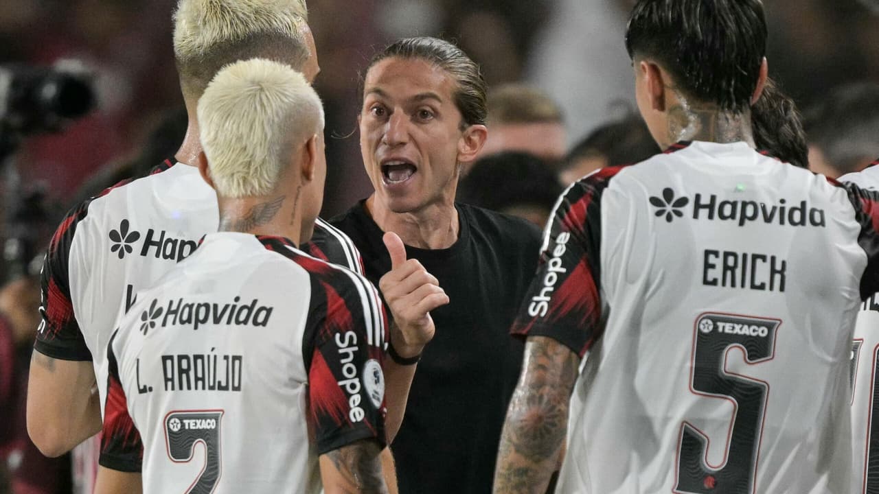 Filipe Luís destaca importância da conexão com a torcida no duelo contra o Lanús