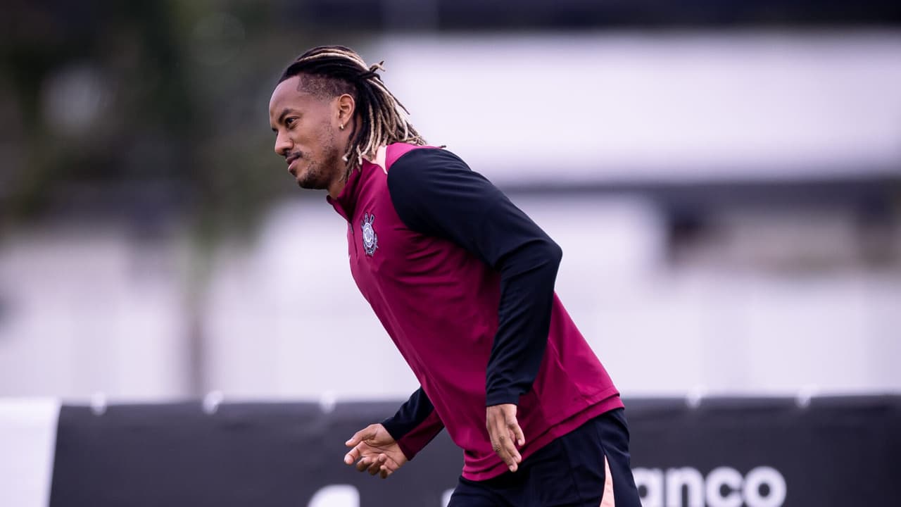 Corinthians: Carrillo Intensifica Treinos e Se Aproxima do Retorno aos Gramados