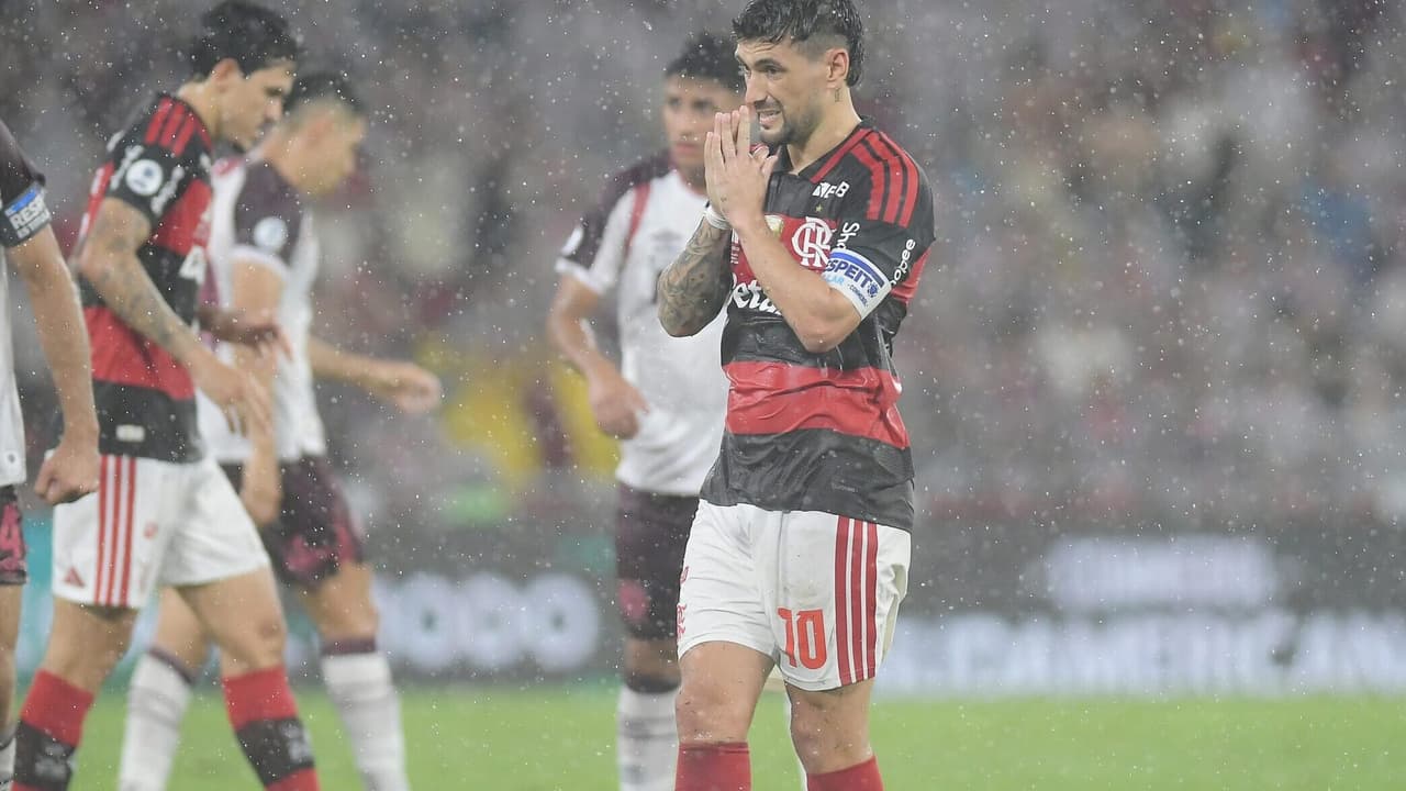 Arrascaeta Reflete Sobre Derrota na Recopa: Precisamos Evoluir para Ser o Flamengo que Almejamos