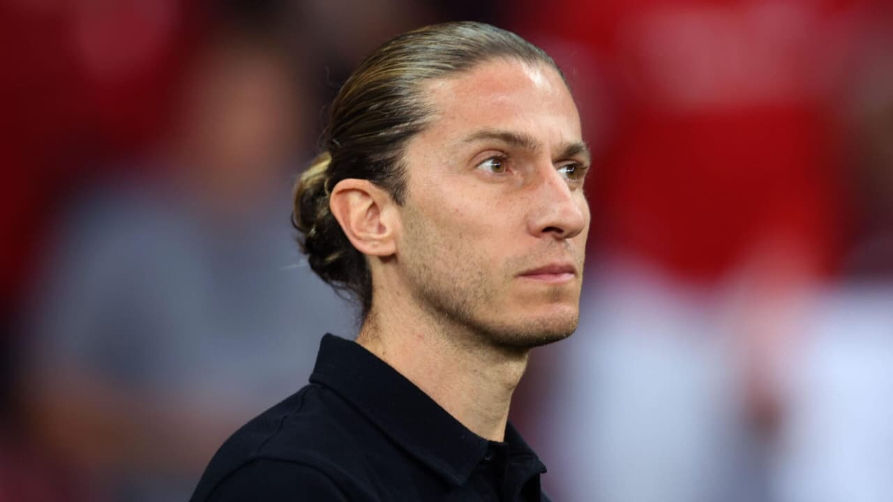 Filipe Luís Recebe Homenagens Emocionantes da Torcida e dos Companheiros Após Conquista do Carioca