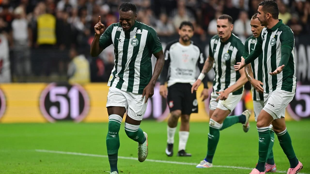 Coritiba desbanca o Corinthians, encerra jejum e avança na classificação do Brasileirão