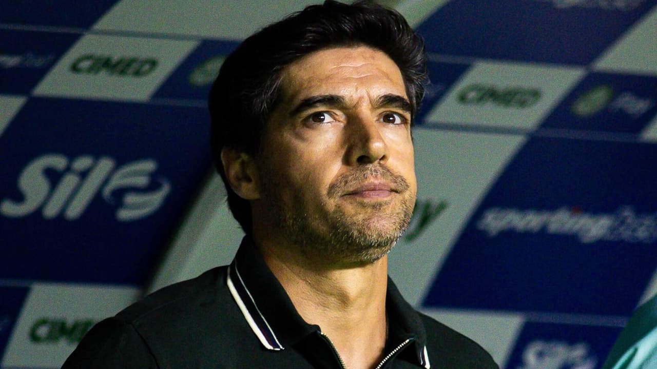 Abel opta por deixar Vitor Roque no banco em duelo decisivo contra o São Paulo