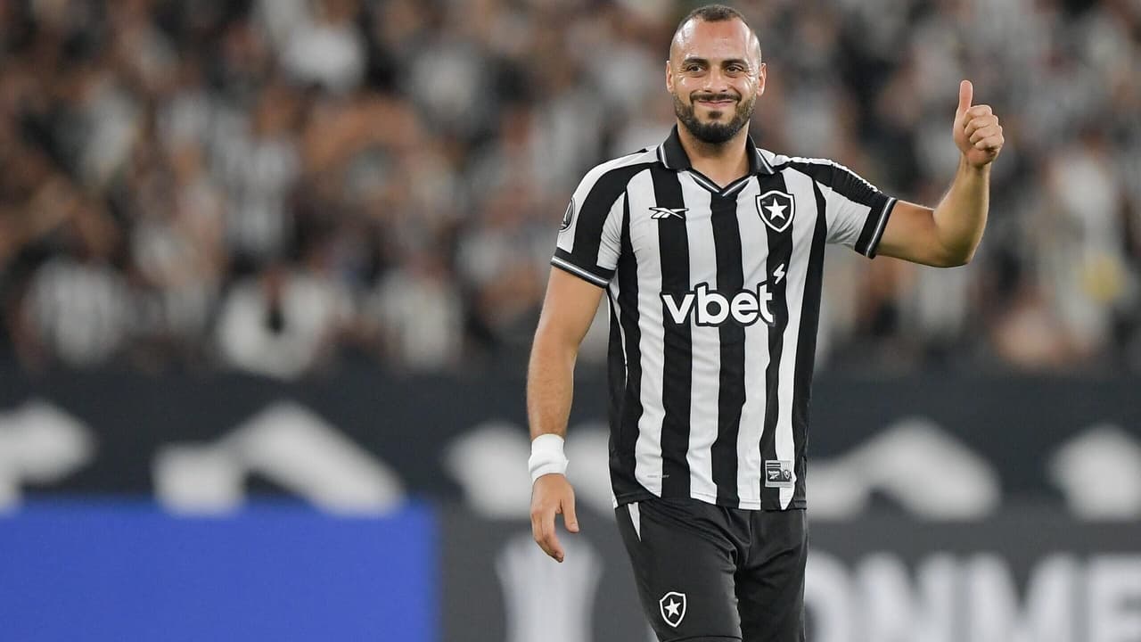 Corinthians Avalia Reforço de Arthur Cabral com Cautela Financeira em Foco