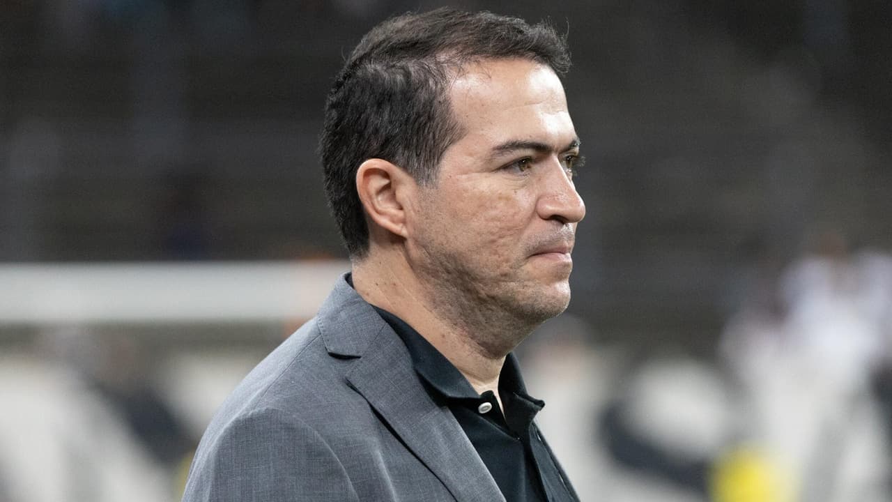 Marcelo Paz critica arbitragem e solicita exclusão de juiz após jogo entre Corinthians e Flamengo