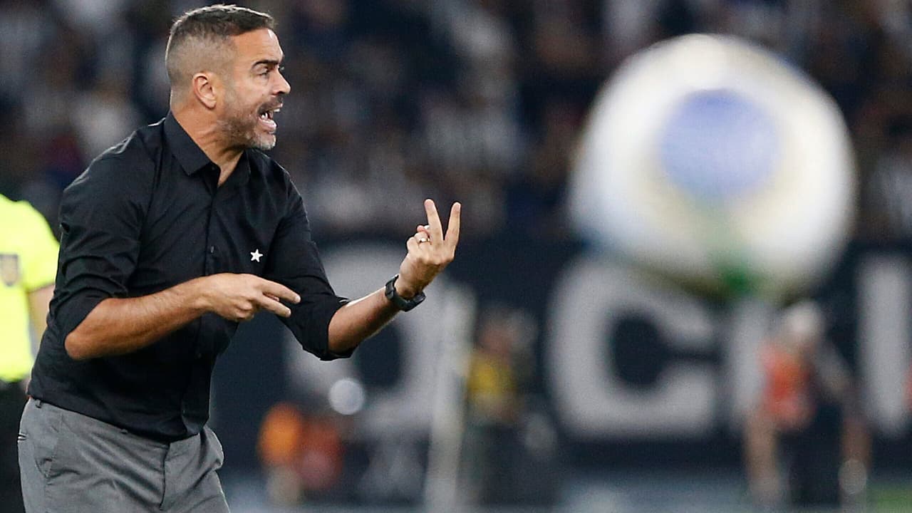 Artur Jorge Emite Alerta: Ansiedade pelo Conflito no Catar Durante Negociações com o Cruzeiro