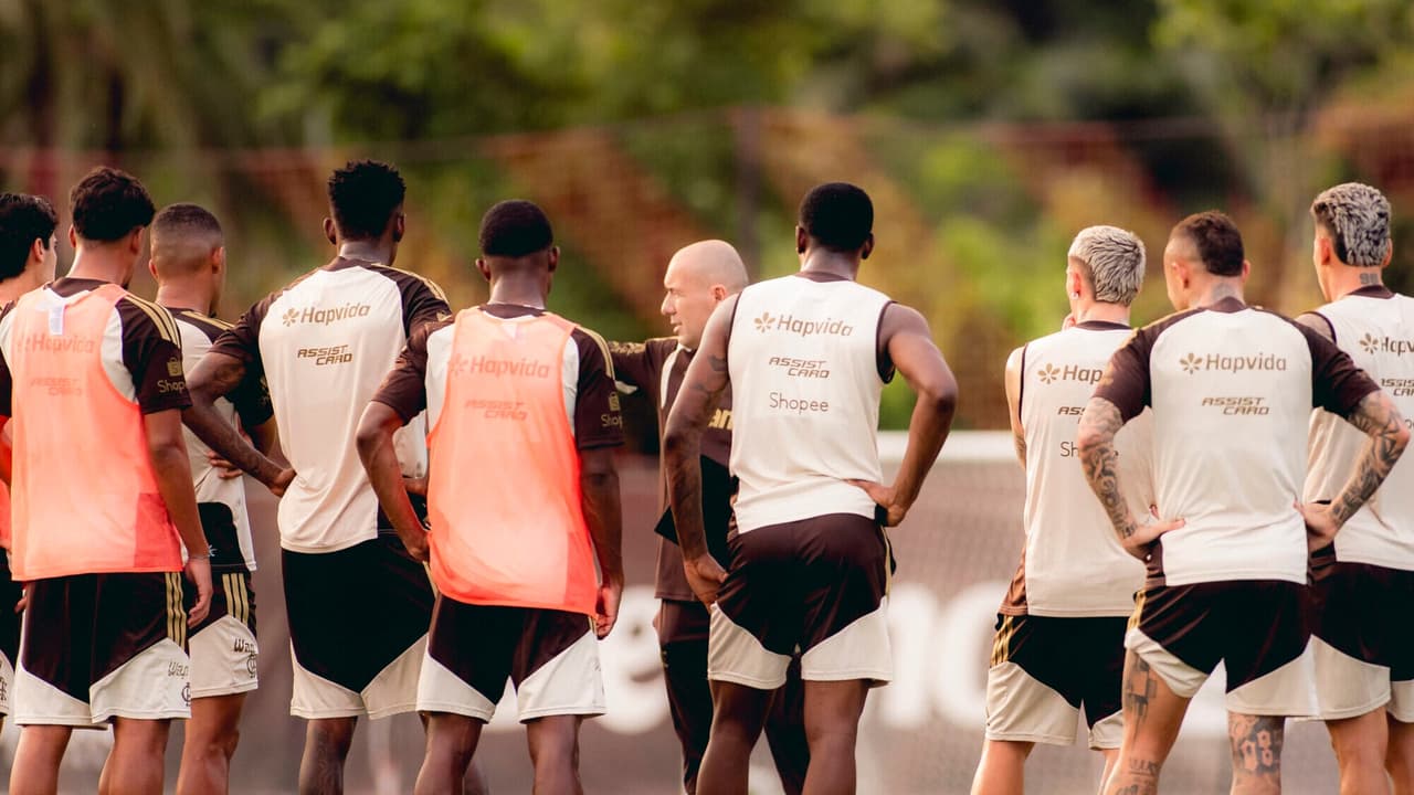 Atacante do Flamengo Brilha em Treinos com Golaços Estonteantes sob o Comando de Leonardo Jardim