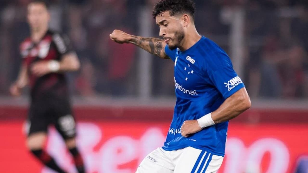 Jogador do Cruzeiro se pronuncia e pede desculpas após polêmica nas redes sociais