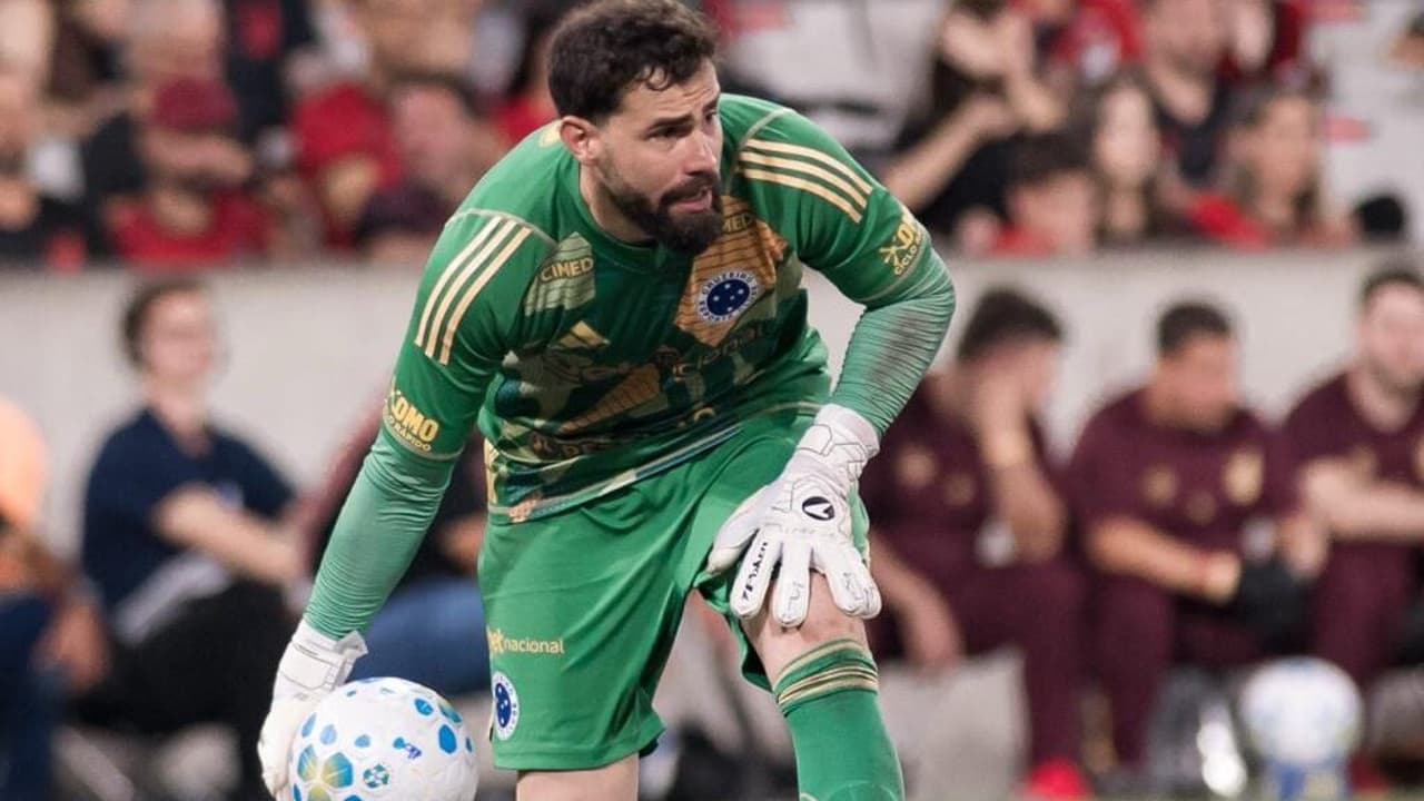 Capitão do Cruzeiro Reconhece Crise e Aponta Necessidade de Transformação no Comportamento da Equipe