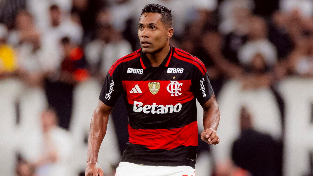 Alex Sandro, do Flamengo, enfrenta dores na coxa e realizará exames em São Paulo