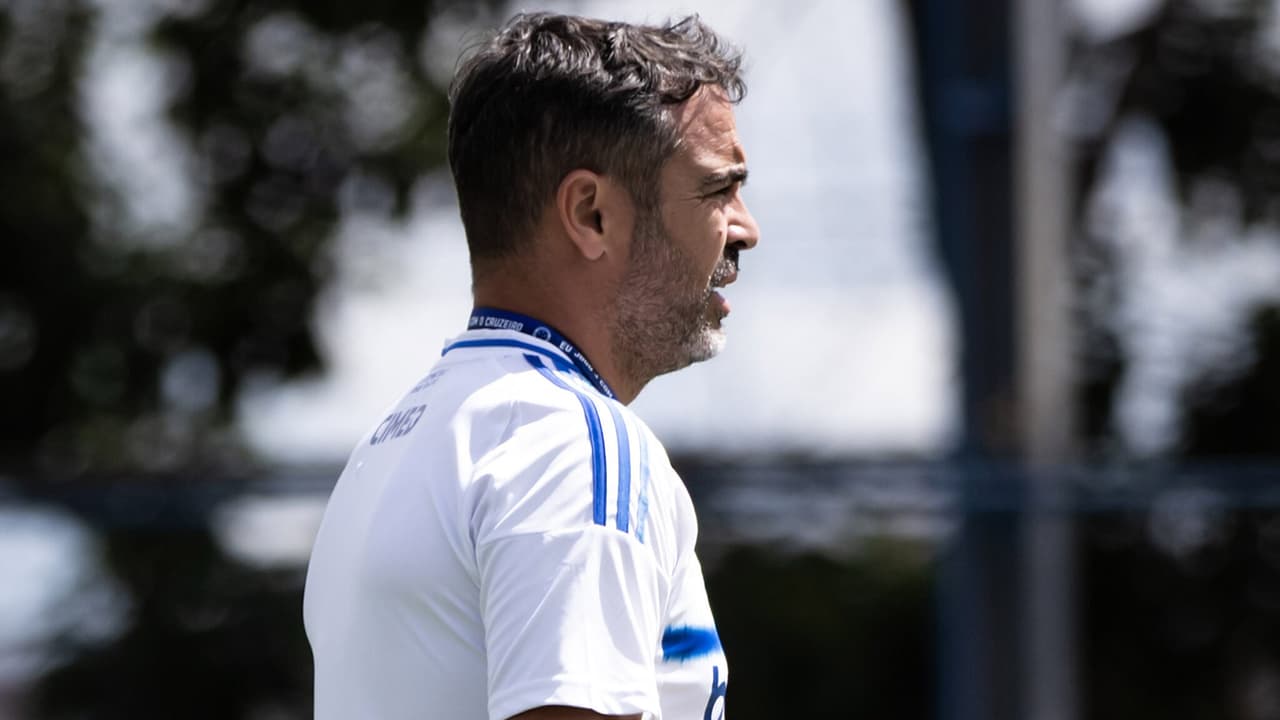 Artur Jorge convoca torcida do Cruzeiro para apoio decisivo em estreia