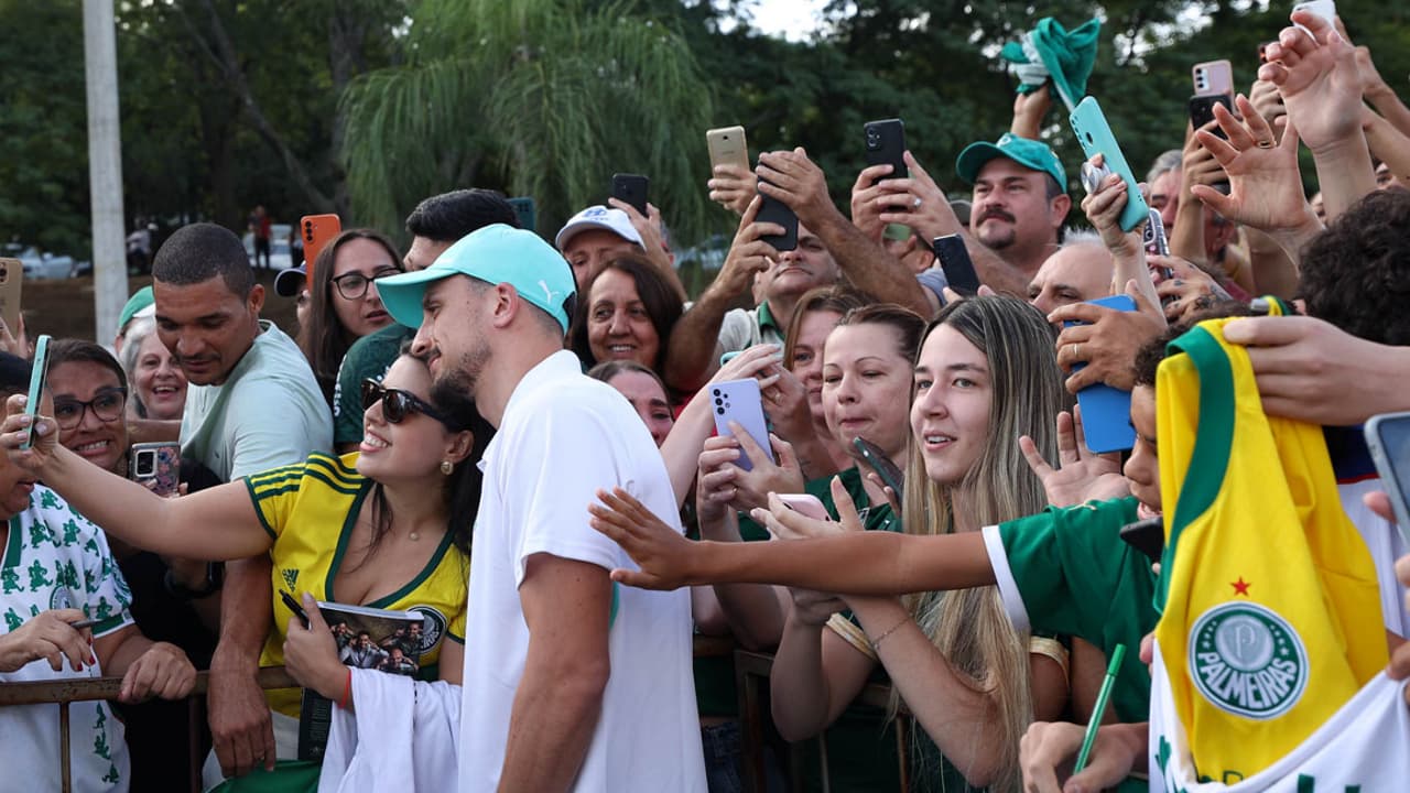 Palmeiras Intensifica Treinamentos com Vitor Roque em Rumo à Decisão do Paulistão