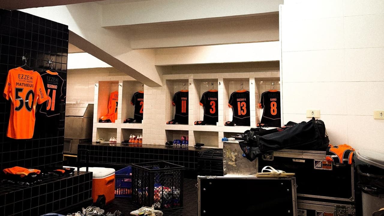 Corinthians Define Escalação com Novas Estratégias para Clássico Contra o Santos